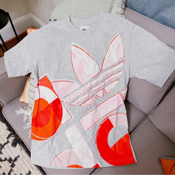 adidas Tops - Adidas graphic t shirt